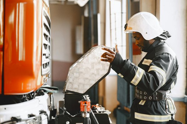 Choisir entre un investissement immobilier de luxe et un investissement financier